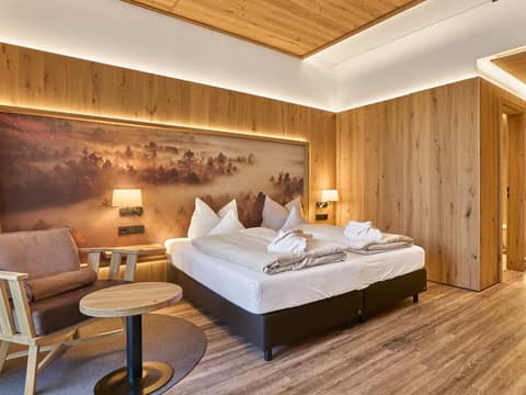 Doppelzimmer "Deluxe" im Familienhotel Schreinerhof – Ansicht 1